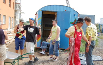 ... sowie der Terrassen und Laubengänge