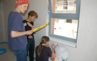 Die Montage von Fensterbänken erfolgte in Eigenleistung